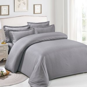 صورة لحاف سادة فندقي نفرين – طقم كامل 7 قطع رصاصي صورة لحاف فندقي سادة نفر ونص 5 قطع